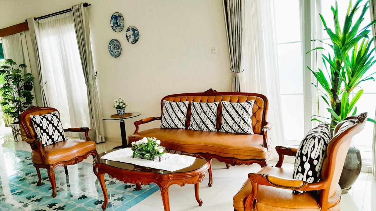 Surokarsan 9 House Yogyakarta Hotel Exterior photo