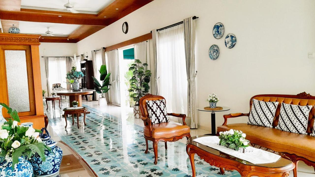 Surokarsan 9 House Yogyakarta Hotel Exterior photo